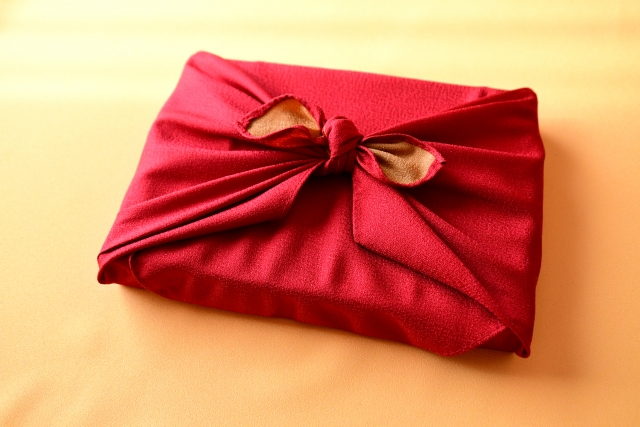 お歳暮・お中元の風呂敷包み