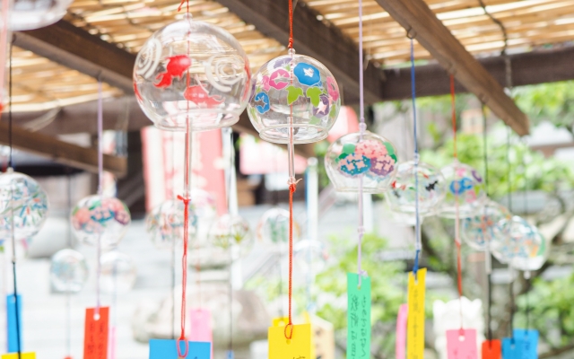 お中元を贈る夏のイメージ