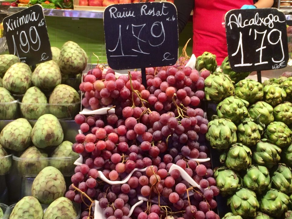 お店に並んでいる美味しいぶどう